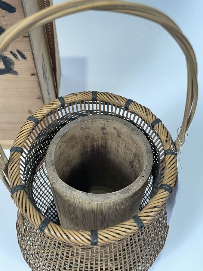 JAPON - XXème siècle - Panier pour arrangement floral ikebana en bambou finemen…