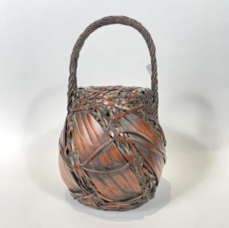 JAPON- XXème siècle - Panier pour arrangement floral ikebana globulaire en bamb…
