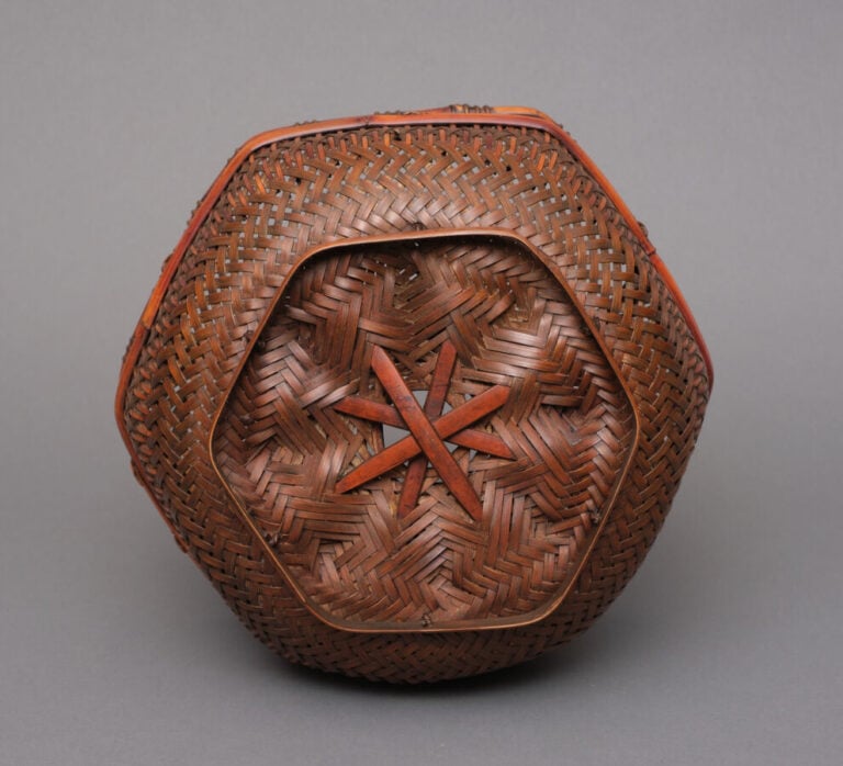 JAPON - XXème siècle - Panier pour arrangement floral ikebana hexagonal en osie…