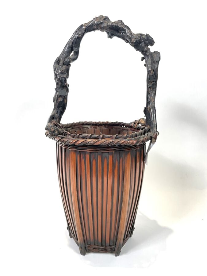 JAPON XXème siècle - Panier quardipode pour arrangement floral ikebana en bambo…