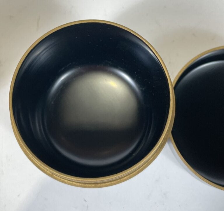 JAPON - XXème siècle - Petite boîte à thé ( natsume) cylindrique en laque maki-…