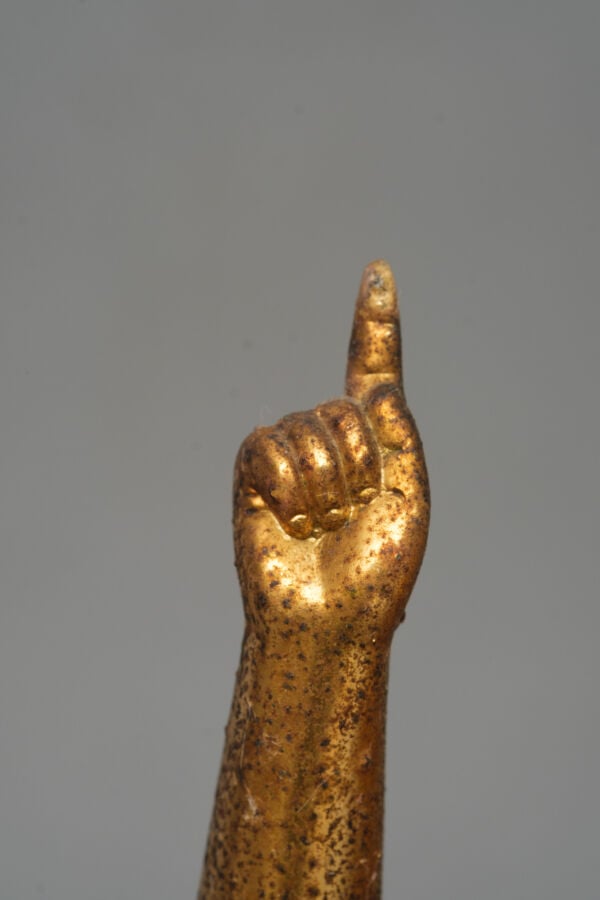 JAPON - XXème siècle - Petite sculpture en métal doré, en forme de bouddha Sidd…