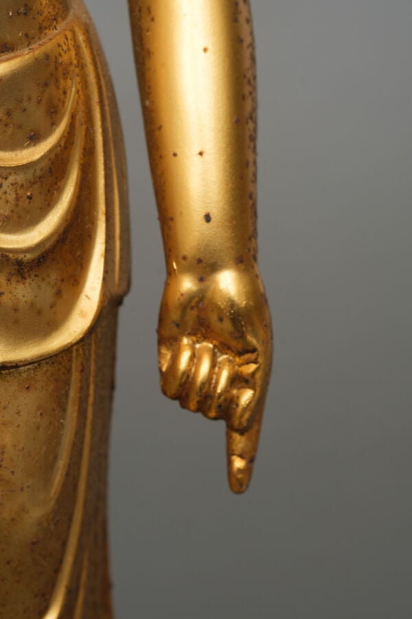 JAPON - XXème siècle - Petite sculpture en métal doré, en forme de bouddha Sidd…
