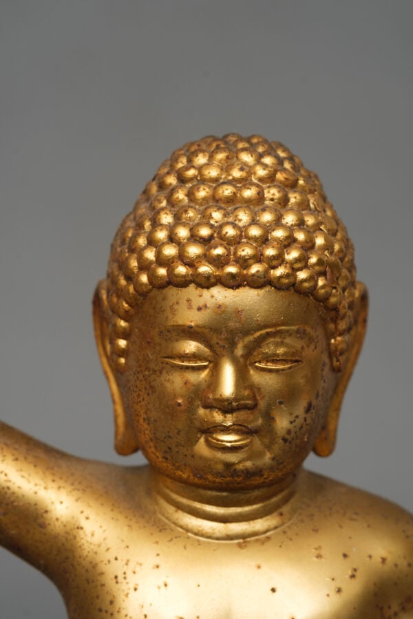JAPON - XXème siècle - Petite sculpture en métal doré, en forme de bouddha Sidd…