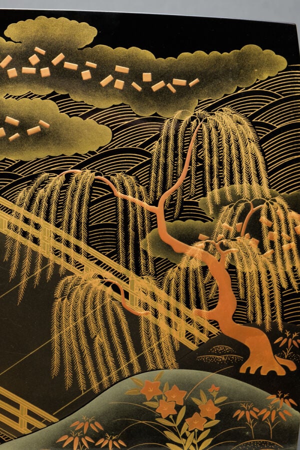 JAPON - XXème siècle - Table à écrire quadripode à deux niveaux en bois laqué n…