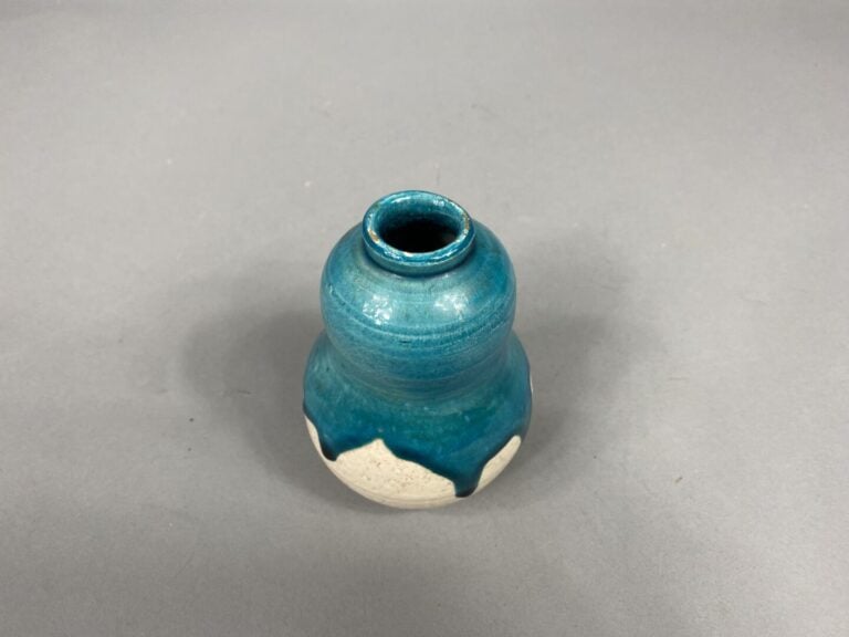 Jean BESNARD (1889-1958) - Petit vase coloquinte en terre cuite émaillée dans l…
