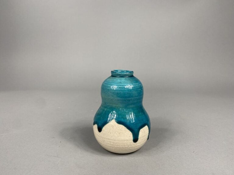 Jean BESNARD (1889-1958) - Petit vase coloquinte en terre cuite émaillée dans l…