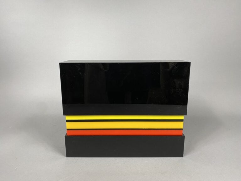 Jean-Claude FARHI (1940-2012) - Boite rectangulaire - Sculpture en plexiglas co…