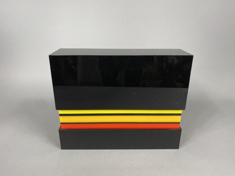 Jean-Claude FARHI (1940-2012) - Boite rectangulaire - Sculpture en plexiglas co…