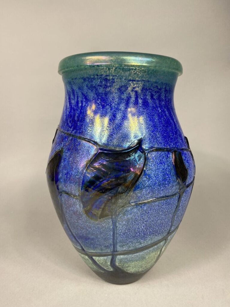 Jean-Claude NOVARO (1943-2014) - Vase en verre soufflé multicouche irisé dans l…