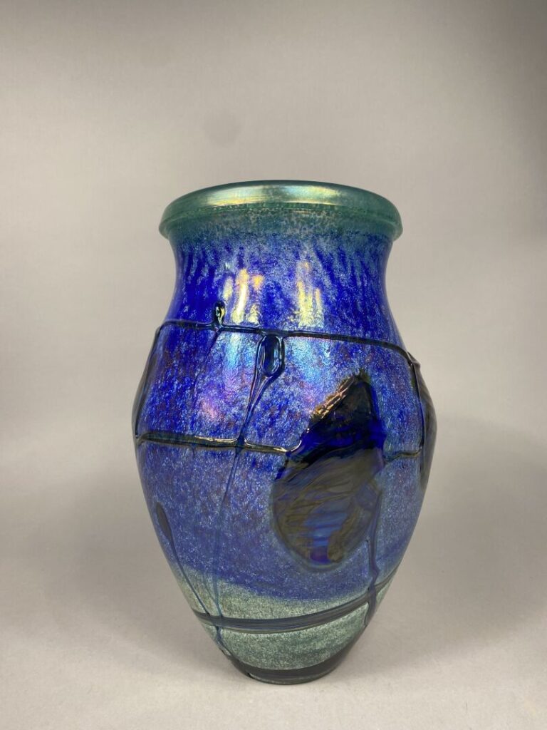 Jean-Claude NOVARO (1943-2014) - Vase en verre soufflé multicouche irisé dans l…
