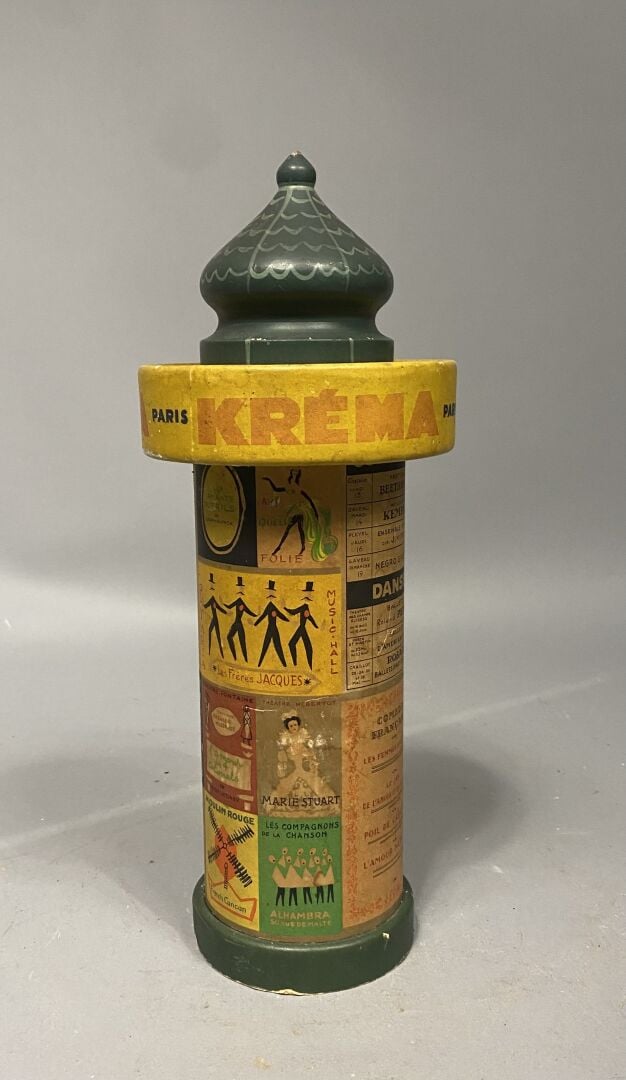 KREMA, Paris - Kiosque publicitaire en carton polychrome en forme de colonne Mo…