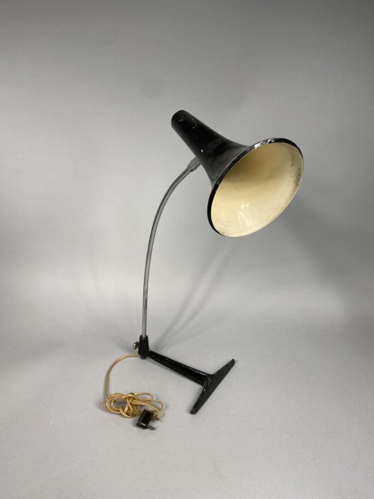 Lampe de bureau en tôle laquée noire et métal chromé - H : 53 cm - (usures, man…
