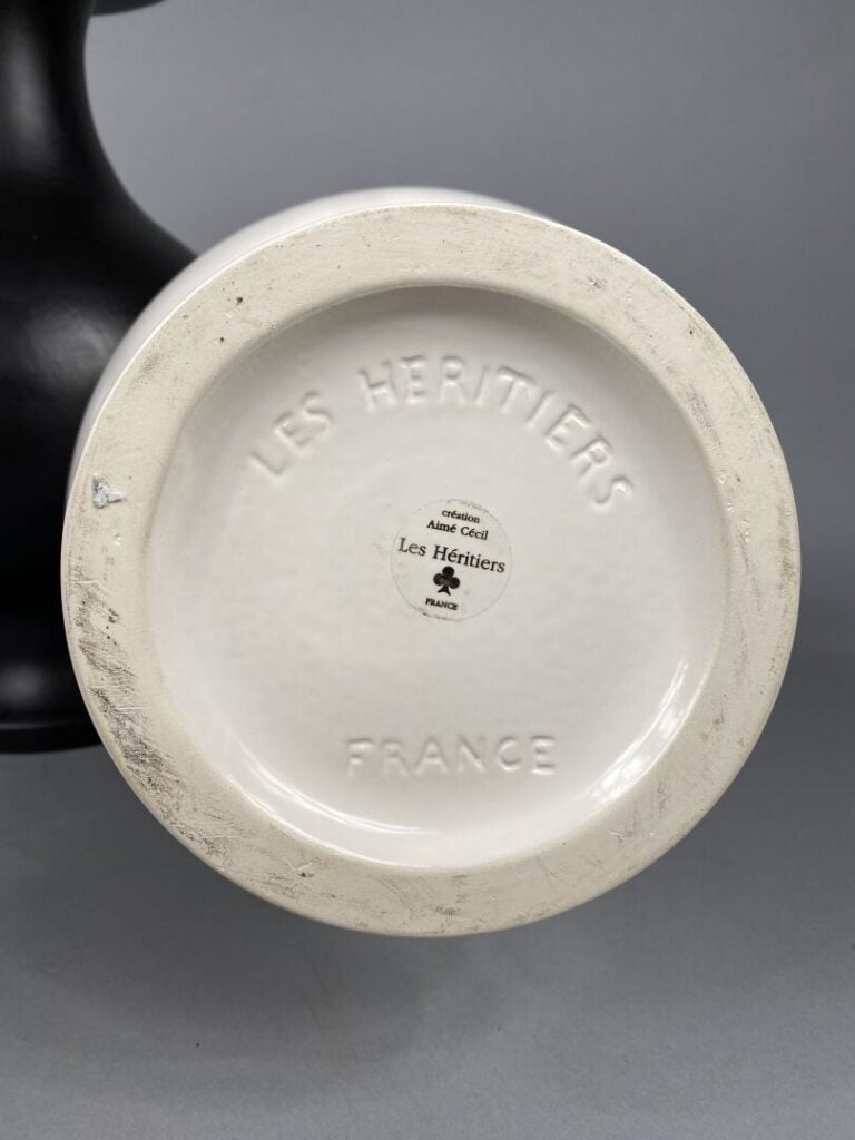 LES HERITIERS - Paire de vases balustres en céramique émaillée blanc pour l'un…