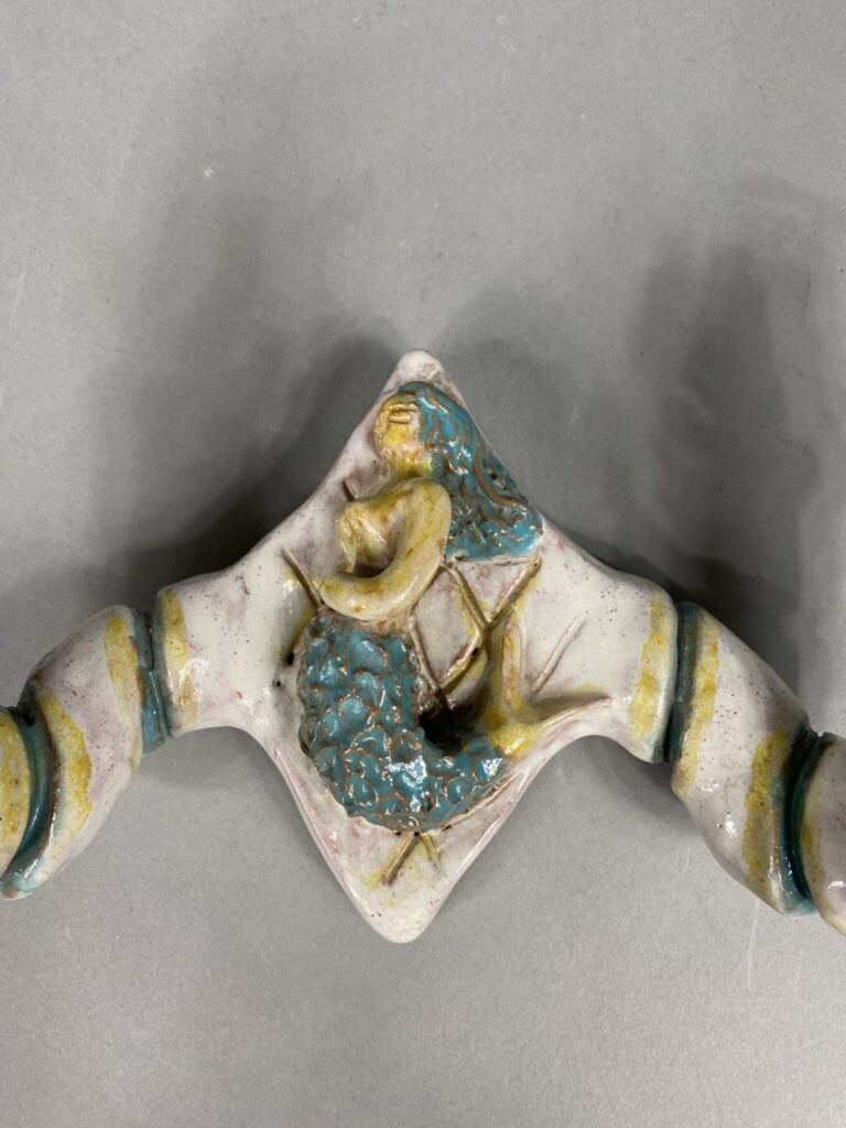Livia GORKA (1925-2011) - Applique en céramique émaillée représentant une sirèn…