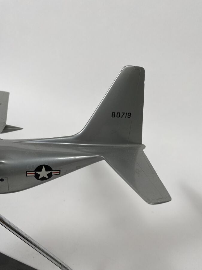 Lockheed C130 Hercules USAF80157 au 1/100ème en métal peint réalisé par Mathys…