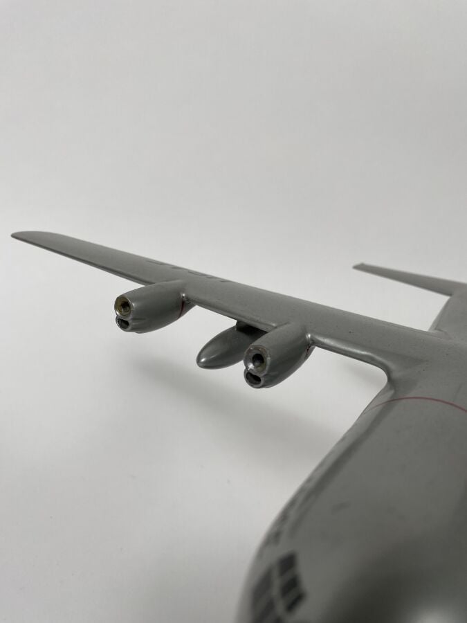 Lockheed C130 Hercules USAF80157 au 1/100ème en métal peint réalisé par Mathys…