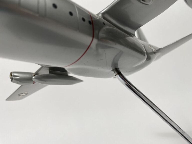 Lockheed C130 Hercules USAF80157 au 1/100ème en métal peint réalisé par Mathys…
