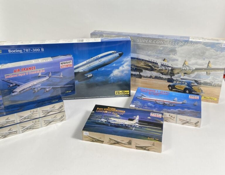/ Lot de 7 maquettes en plastique à monter en BO des années 1970 par : - Heller…