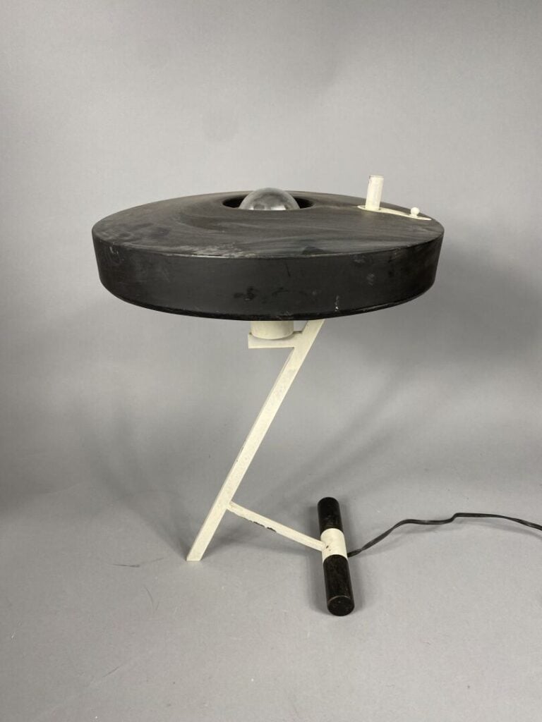 Louis KALFF (1897-1976) pour Phillips - Lampe de bureau modèle Z en métal et tô…