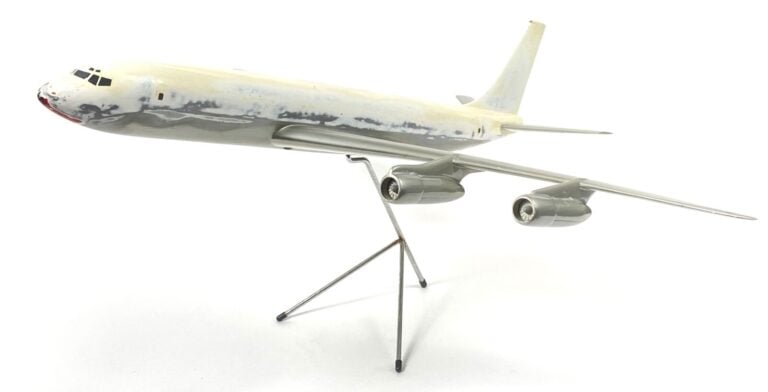 Maquette du B707-300 au 1/50éme, pour la TAP: CSS-TBB, réalisé par Westeway Mod…