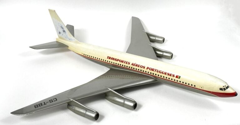 Maquette du B707-300 au 1/50éme, pour la TAP: CSS-TBB, réalisé par Westeway Mod…