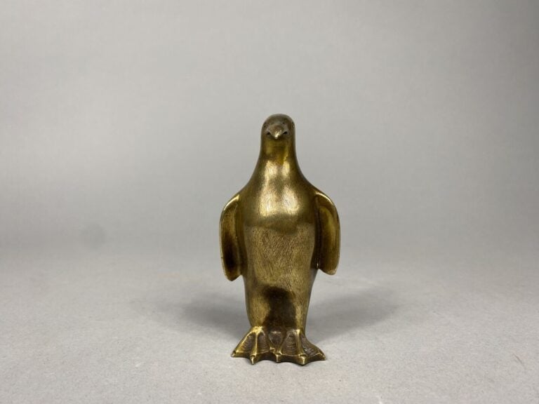 Marcel GUILLEMARD (1886-1932) - Sculpture en bronze doré représentant un pingou…