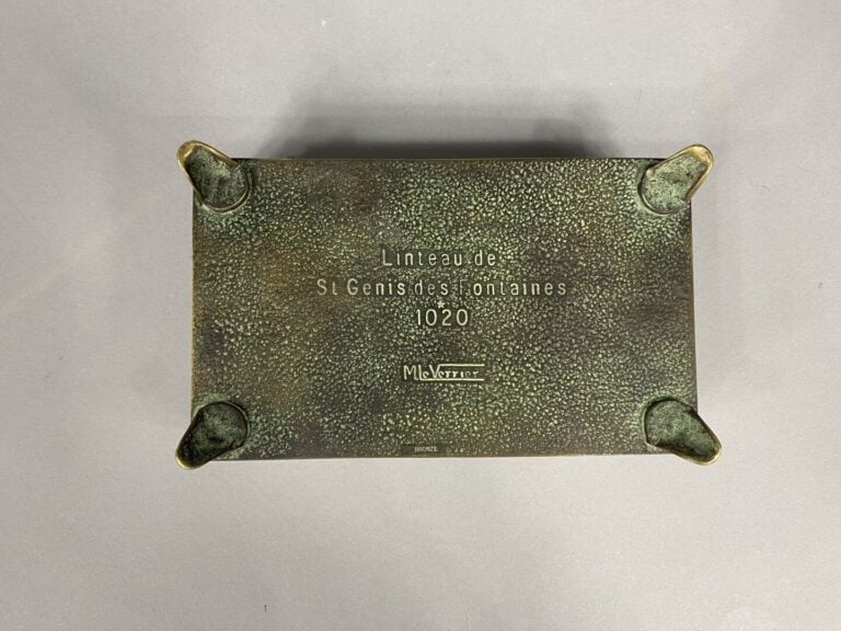 Max LE VERRIER (1891-1973) - Boîte rectangulaire en bronze à décor du Christ et…