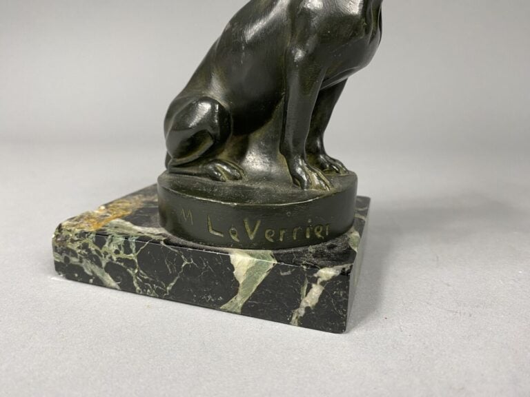 Max LE VERRIER (1891-1973) - Bouledogue assis - Epreuve en régule patiné - Sign…