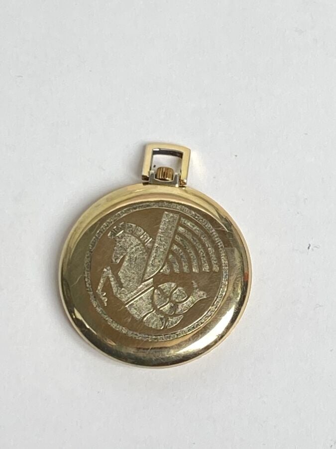 Montre de gousset en métal doré décorée par la crevette Air France en bel état,…
