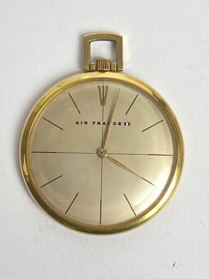 Montre de gousset en métal doré décorée par la crevette Air France en bel état,…