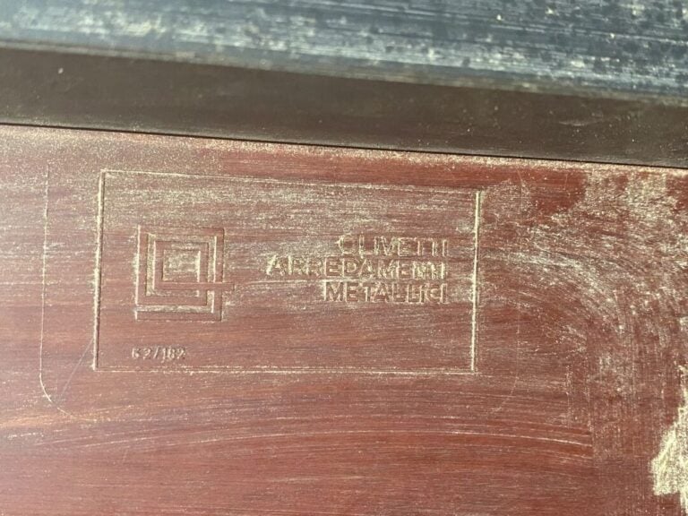 OLIVETTI Arredamenti Metallici - Petit bureau à plateau à pans coupés en bakéli…