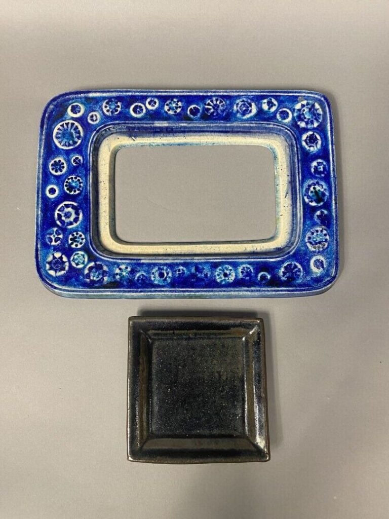 Paire de lampes en céramique émaillée bleu - On joint un dessous de plat rectan…