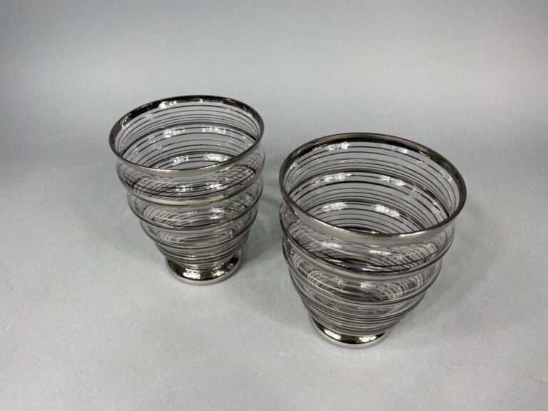 Paire de vases en verre godronné à décor de filets argentés - H : 15 cm