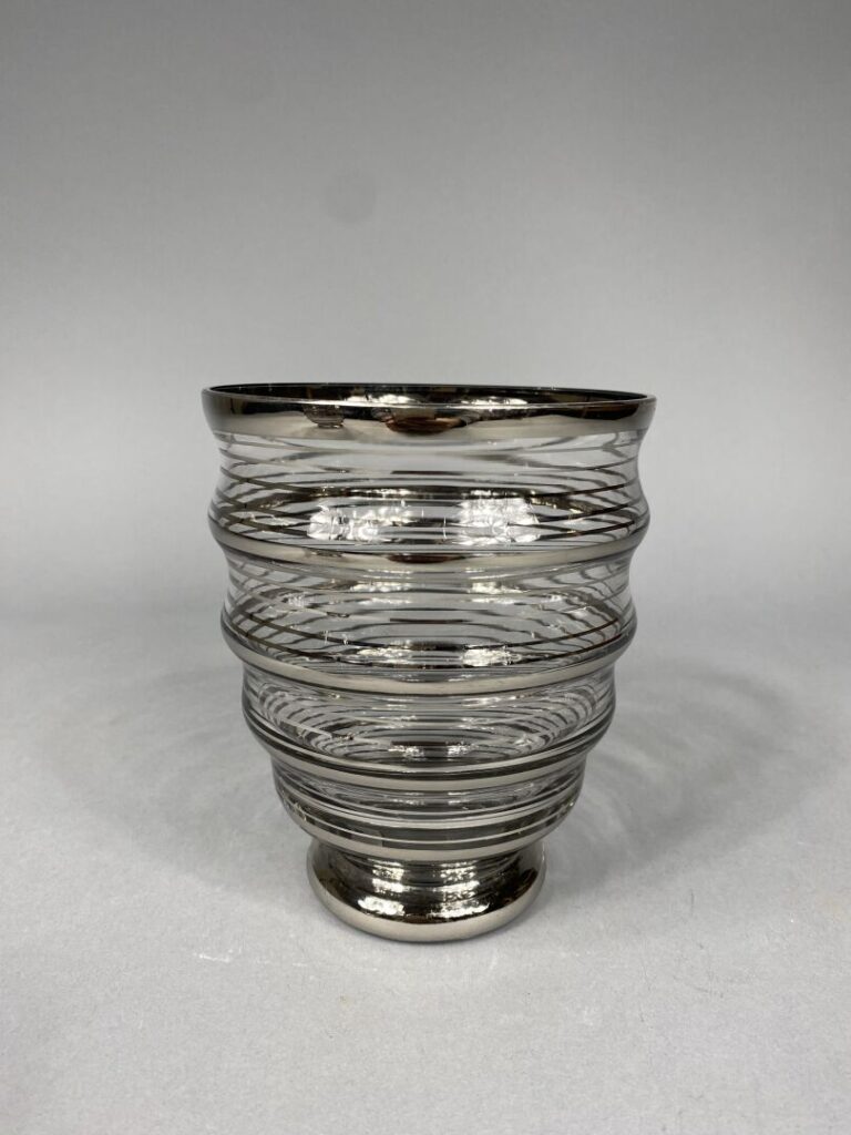 Paire de vases en verre godronné à décor de filets argentés - H : 15 cm