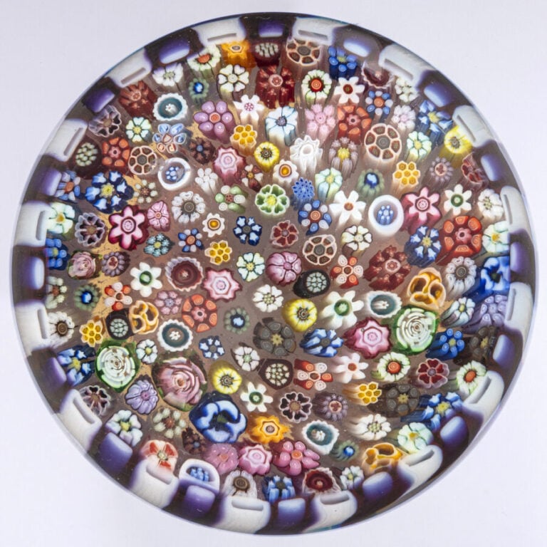 Parabelle (USA). Presse-papiers à motif de millefiori compact de cannes polychr…