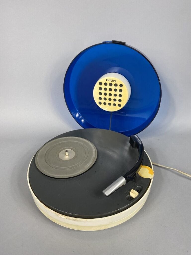Patrice DUPONT pour PHILIPS - « Ufo » - Electrophone, coque en plastique couleu…