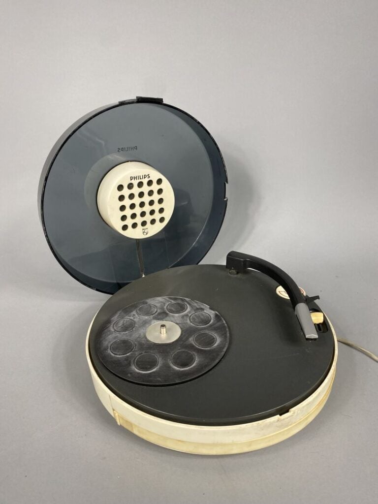 PATRICE DUPONT pour PHILIPS - « Ufo » - Electrophone, coque en plastique couleu…