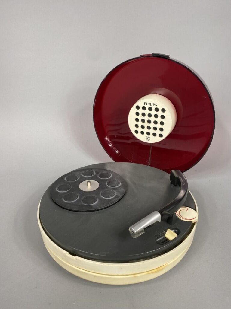 PATRICE DUPONT pour PHILIPS - « Ufo » - Electrophone, coque en plastique couleu…