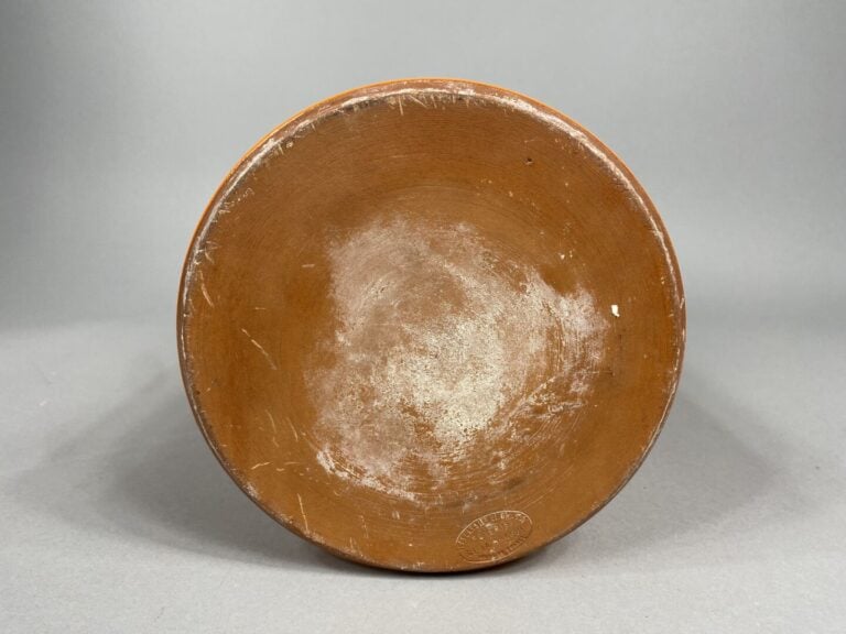Paul BADIE (1945) - Vase cylindrique en terre cuite émaillée orange - Tampon au…