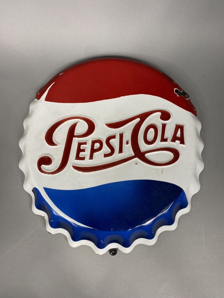 PEPSI-COLA - Enseigne publicitaire en tôle formant une capsule - Diam : 45.5 cm…