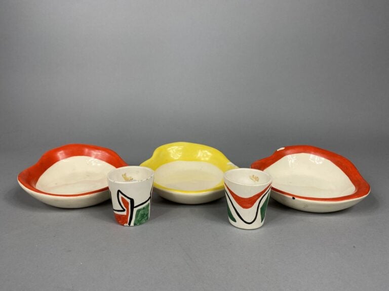 Roland BRICE (1911-1989) - Ensemble de trois coupelles et deux gobelets en céra…