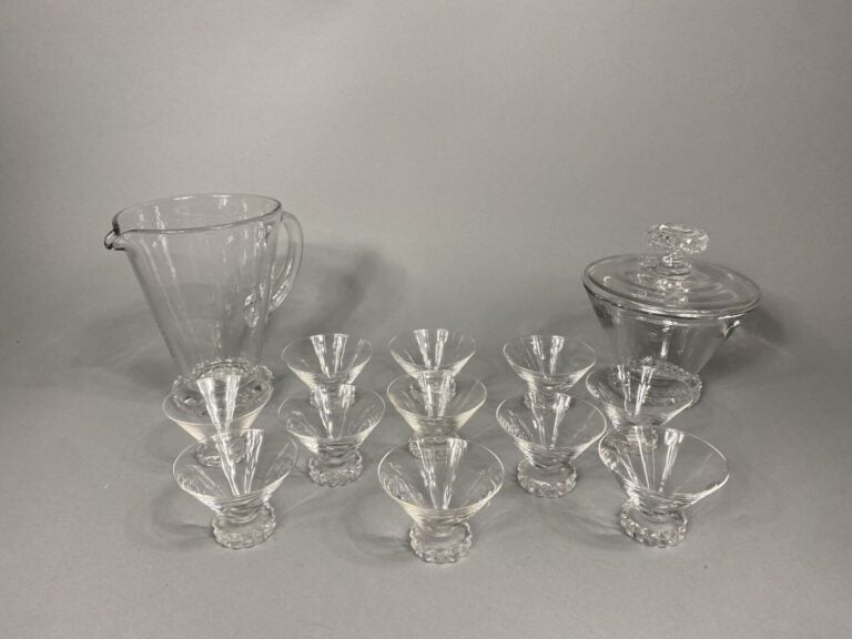 SAINT LOUIS - Partie de service de verres en cristal comprenant onze verres sur…