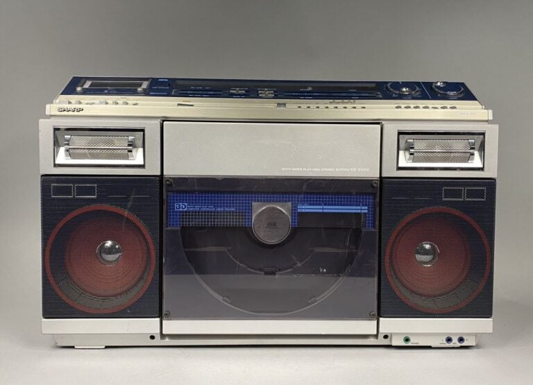 SHARP - Boom box/ chaine Hifi - VZ-2000 E stereo système - 45 x 72.5 x 18.5 cm…