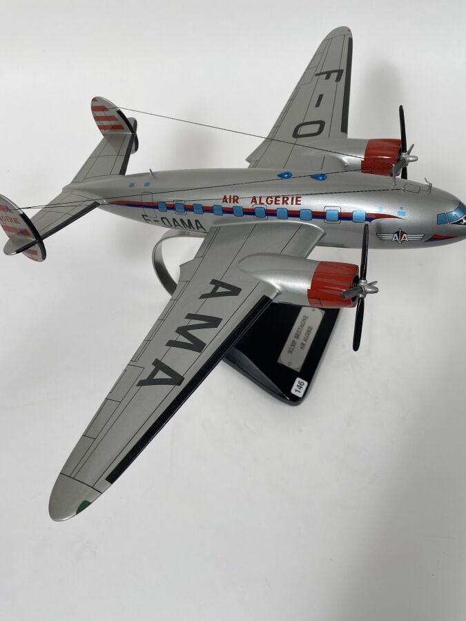 Sud Ouest 30P Bretagne F-OAMA Air Algérie en bois peint au 1/50ème et réalisé e…