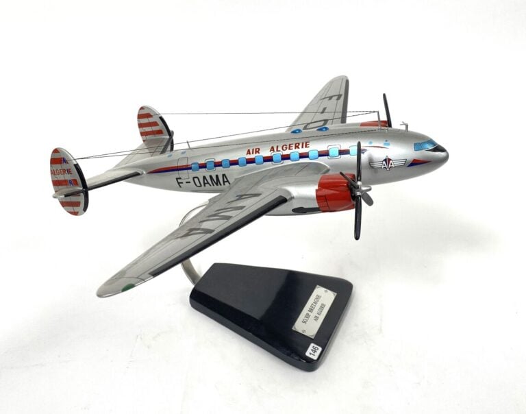 Sud Ouest 30P Bretagne F-OAMA Air Algérie en bois peint au 1/50ème et réalisé e…