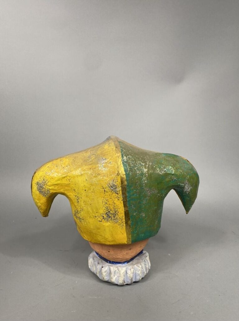 Tête d'Arlequin en papier mâché polychrome - H : 31 cm - (taches)