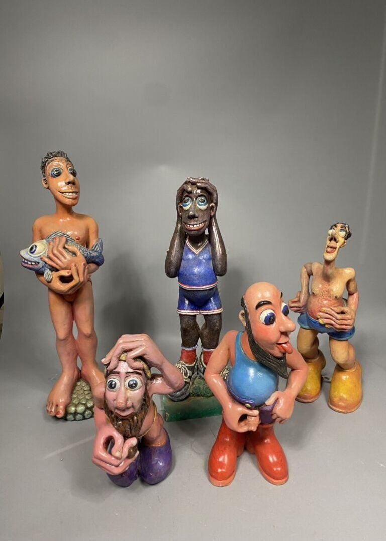 TRUFAUT - Ensemble de cinq sujets en terre cuite émaillée polychrome représenta…