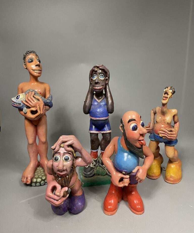 TRUFAUT - Ensemble de cinq sujets en terre cuite émaillée polychrome représenta…