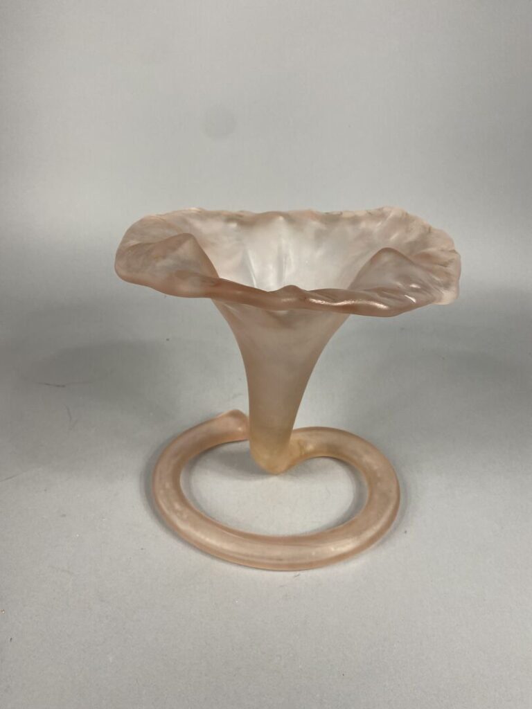 Vase corolle en verre coloré rose - H : 23 cm